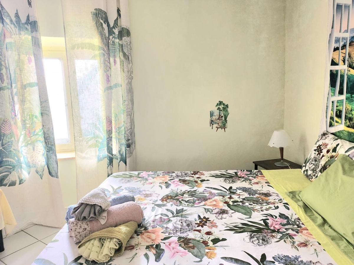 Night And Day Villa Itri Room photo